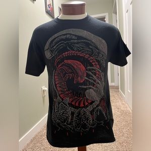 OFFICIAL ALLIEN GRAPHIC TEE.
